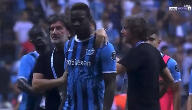 Balotelli nổi nóng với HLV Montella