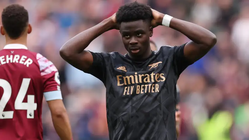 CĐV Arsenal hồi hộp chờ tin Bukayo Saka