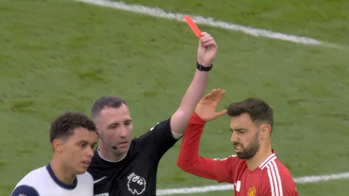 Bruno Fernandes nhận thẻ đỏ, Man Utd thua 0-3 Tottenham